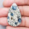 K2 'Raindrop Azurite' Naturale Forma Goccia Piatto Cabochon Liscio Fatto a Mano 39X23mm 6,50gm 1pz