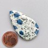 K2 'Raindrop Azurite' Naturale Forma Goccia Piatto Cabochon Liscio Fatto a Mano 37X22mm 6,56gm 1pz