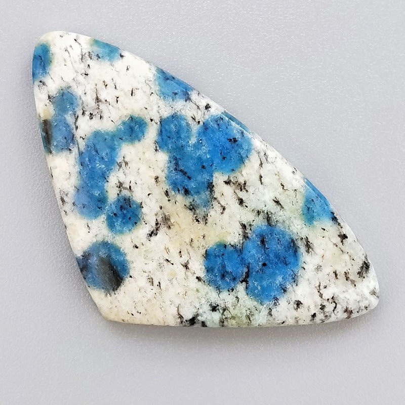 K2 'Raindrop Azurite' Naturale Forma Fantasia Piatto Cabochon Liscio Fatto a Mano 47X26X4mm 8,80gm 1pz