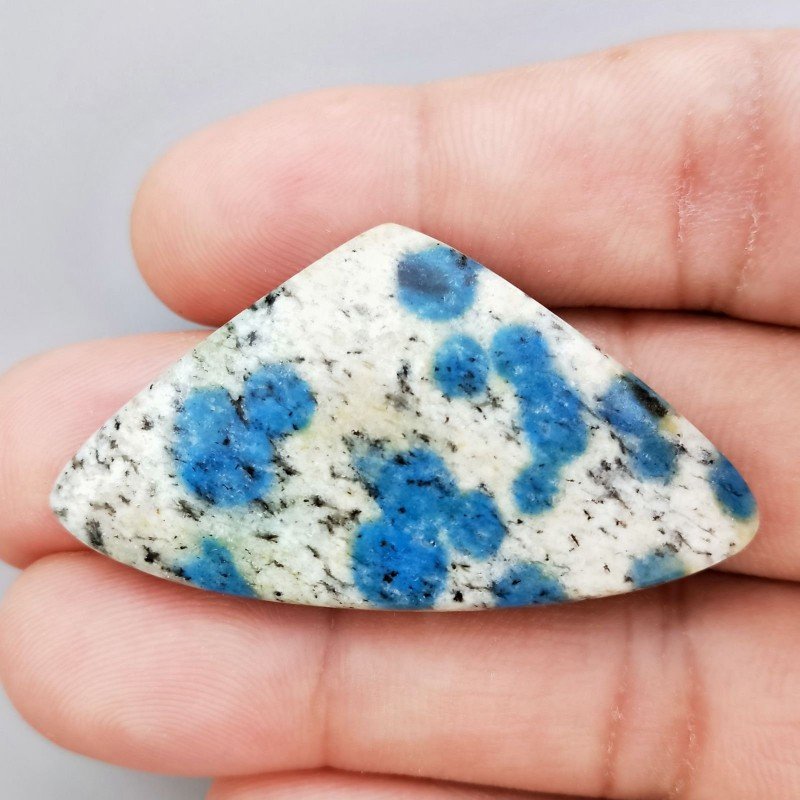 K2 'Raindrop Azurite' Naturale Forma Fantasia Piatto Cabochon Liscio Fatto a Mano 47X26X4mm 8,80gm 1pz