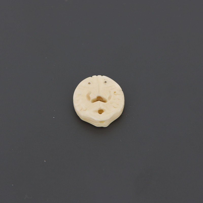 Componente osso beige tondo piatto con incisi 2 pesci 16 mm 1pz