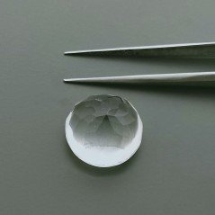 Gemma Sciolta di Cristallo di Rocca Naturale, Taglio Tondo Liscio e Sfaccettato a Mano, 15x15x11 mm, 16,30 ct Gemma Sciolta di Cristallo di Rocca Naturale, Taglio Tondo Liscio e Sfaccettato a Mano, 15x15x11 mm, 16,30 ct