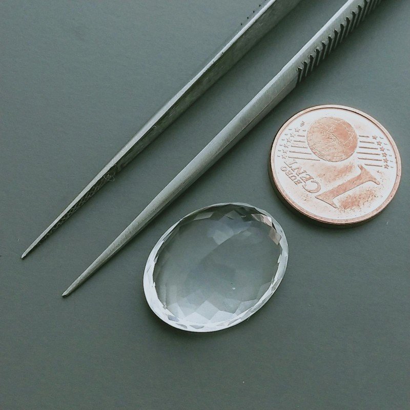 Gemma Sciolta di Cristallo di Rocca Naturale, Taglio Ovale Sfaccettato a Mano, 13x18x9 mm, 12+ ct