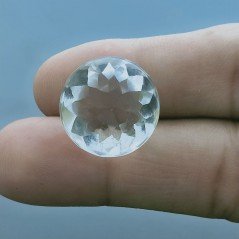 Gemma Sciolta di Cristallo di Rocca Naturale, Taglio Tondo Liscio e Sfaccettato a Mano, 18x18x12 mm, 23,50 ct Gemma Sciolta di Cristallo di Rocca Naturale, Taglio Tondo Liscio e Sfaccettato a Mano, 18x18x12 mm, 23,50 ct