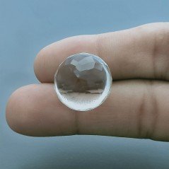 Gemma Sciolta di Cristallo di Rocca Naturale, Taglio Tondo Liscio e Sfaccettato a Mano, 18x18x12 mm, 23,50 ct Gemma Sciolta di Cristallo di Rocca Naturale, Taglio Tondo Liscio e Sfaccettato a Mano, 18x18x12 mm, 23,50 ct