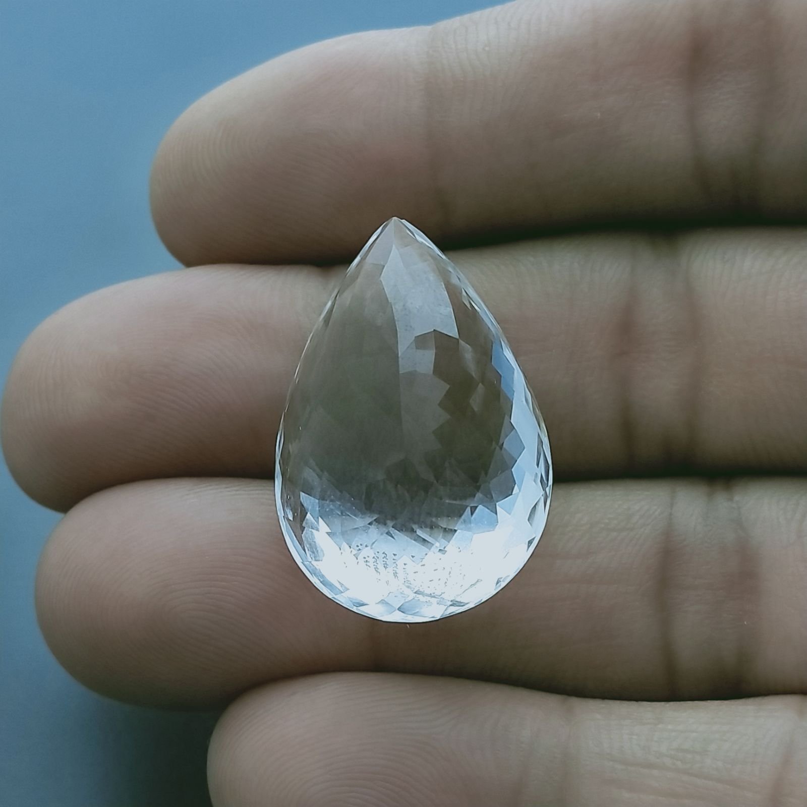 Cristallo Di Rocca Naturale Taglio Goccia Sfaccettata a Mano Gemma Sciolta 28X18X14mm 38,50 Carati 1pz