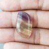 Fluorite Naturale Forma Fantasia Piatto Cabochon Liscio Fatto a Mano 27X15X6mm 4,75gm 1pz