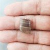Fluorite Naturale Forma Fantasia Piatto Cabochon Liscio Fatto a Mano 24X13X6mm 3,30gm 1pz