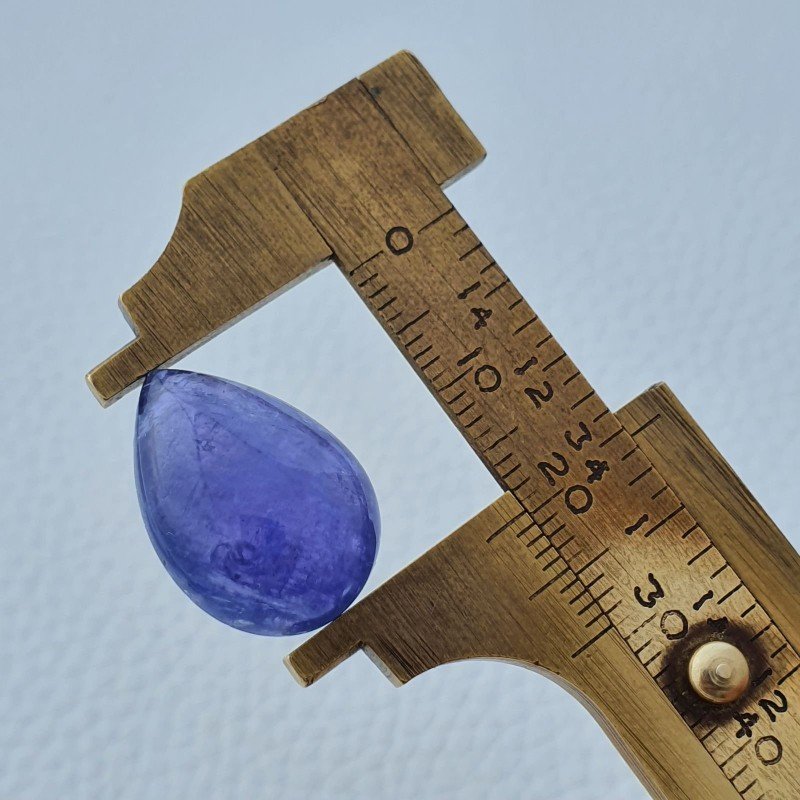 Tanzanite Naturale Forma Goccia Piatto Cabochon Liscio Fatto a Mano 20X14X9mm 21,70 Carati 1pz Tanzanite Naturale Forma Goccia Piatto Cabochon Liscio Fatto a Mano 20X14X9mm 21,70 Carati 1pz
