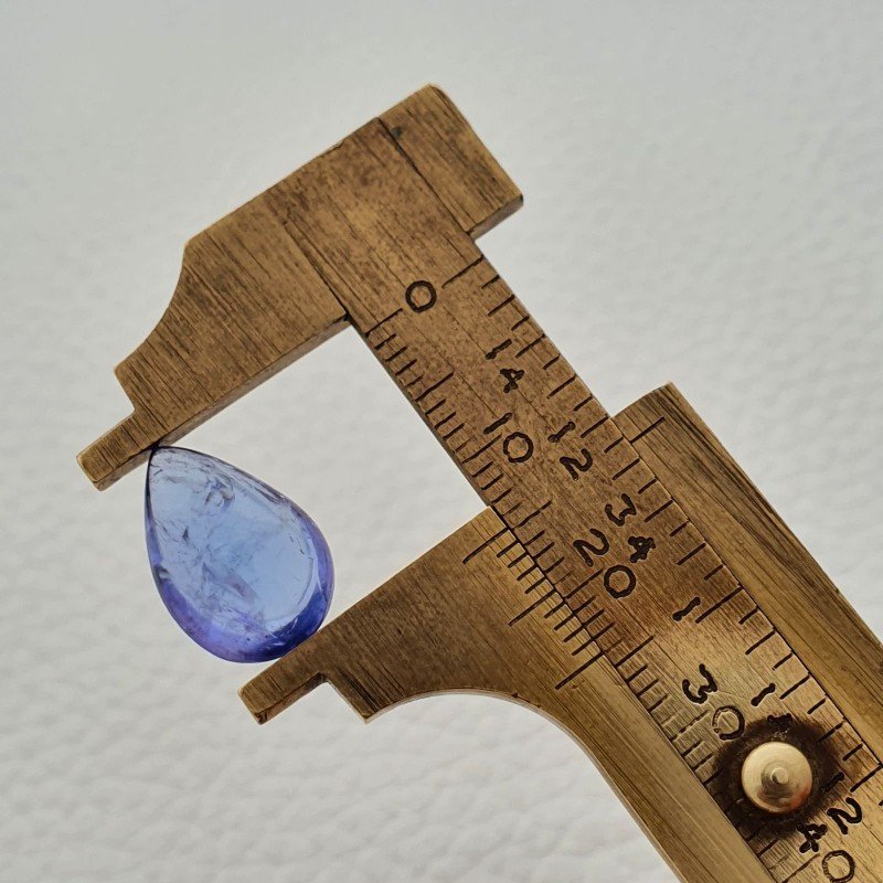 Tanzanite Naturale Forma Goccia Piatto Cabochon Liscio Fatto a Mano 14X9X6mm 7,50 Carati 1pz