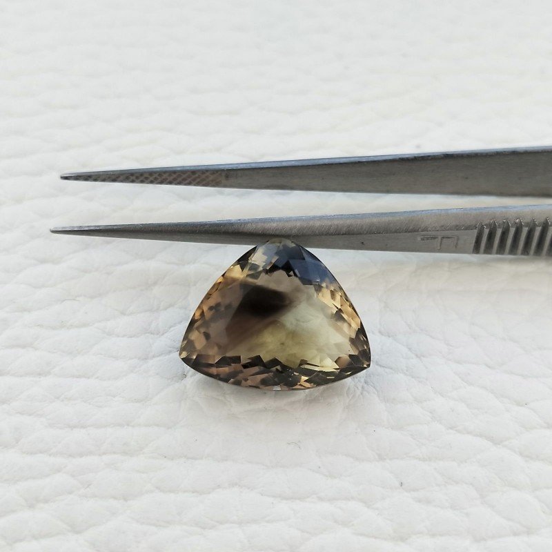 Quarzo Bicolore Naturale Taglio Trillion Sfaccettato a Mano Gemma Sciolta 13x16mm 9.35 Carati 1pz