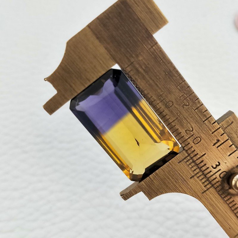 Ametrina Idrotermale Taglio Smeraldo Ottagono Sfaccettata a Mano Gemma Sciolta 23X13X9mm 20,70 Carati 1pz Ametrina Idrotermale Taglio Smeraldo Ottagono Sfaccettata a Mano Gemma Sciolta 23X13X9mm 20,70 Carati 1pz