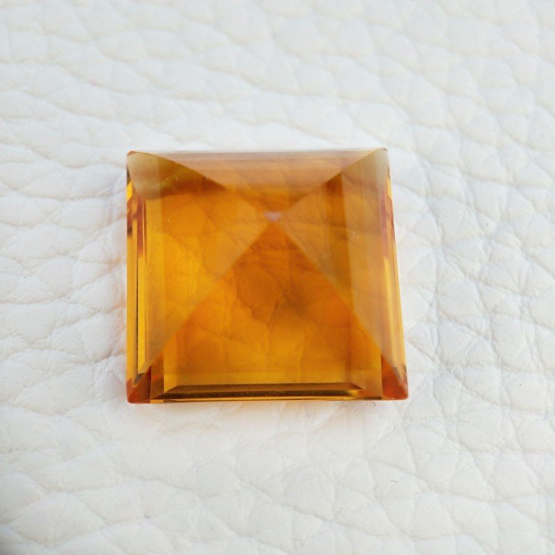 Topazio Citrino Idrotermale Taglio Quadrata Sfaccettata a Mano Gemma Sciolta 19X19X11mm 31,05 Carati 1pz Topazio Citrino Idrotermale Taglio Quadrata Sfaccettata a Mano Gemma Sciolta 19X19X11mm 31,05 Carati 1pz