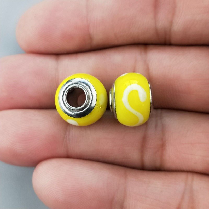 Perlina foro largo giallo flurocent con disegno bianco su di esso 13.5x8.5mm 1pz