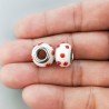 Perlina foro largo puntini rossi su bianca 13.5x8.5mm 1pz