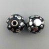 Perlina foro largo grande nero con cerchi d'argento di diverse dimensioni incisi 13.5x8.5mm 1pz