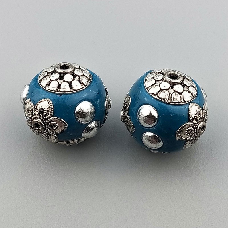 Perlina foro largo Grande perlina blu pavone con fiori d'argento e cerchi fissati su di essa 13.5x8.5mm 1pz