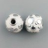 Perlina foro largo bianco con cerchi d'argento su di esso 13.5x8.5mm 1pz
