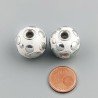 Perlina foro largo bianco con cerchi d'argento su di esso 13.5x8.5mm 1pz