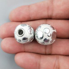 Perlina foro largo bianco con cerchi d'argento su di esso 13.5x8.5mm 1pz