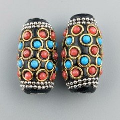 Perlina foro largo forma ovale nera con pietra celeste e rossa fissata su di essa 13.5x8.5mm 1pz