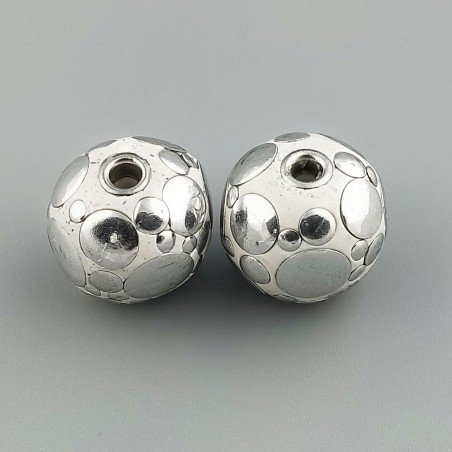Perlina foro largo grande bianco sporco con cerchi d'argento su di esso 13.5x8.5mm 1pz