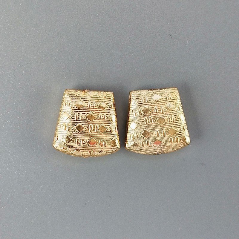 Distanziatore In Ottone Forma Trapezio Lavorato Antico Tribal 12-15x15mm-Dorato 1pz
