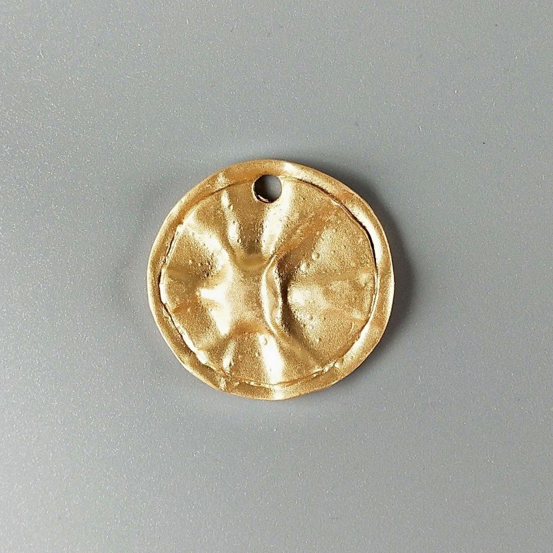 Ciondolo In Zama Opaco Forma Tondo Piatto Martellato 30mm-Dorato 1pz