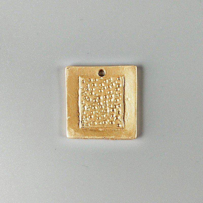 Ciondolo In Zama Opaco Forma Quadrata Lavorato Filigrana 13mm-Dorato 1pz
