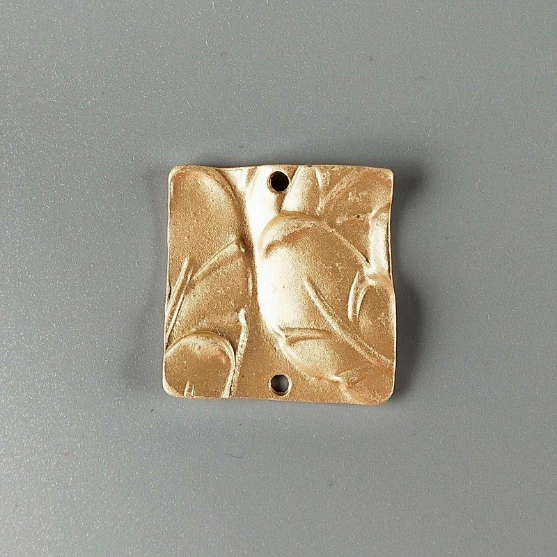 Connettore In Zama Opaco Forma Quadrata Lavorato 27-28mm-Dorato 1pz