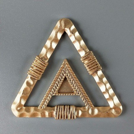 Connettore In Zama Opaco Forma Triangolo Battuto 61X58mm-Dorato 1pz