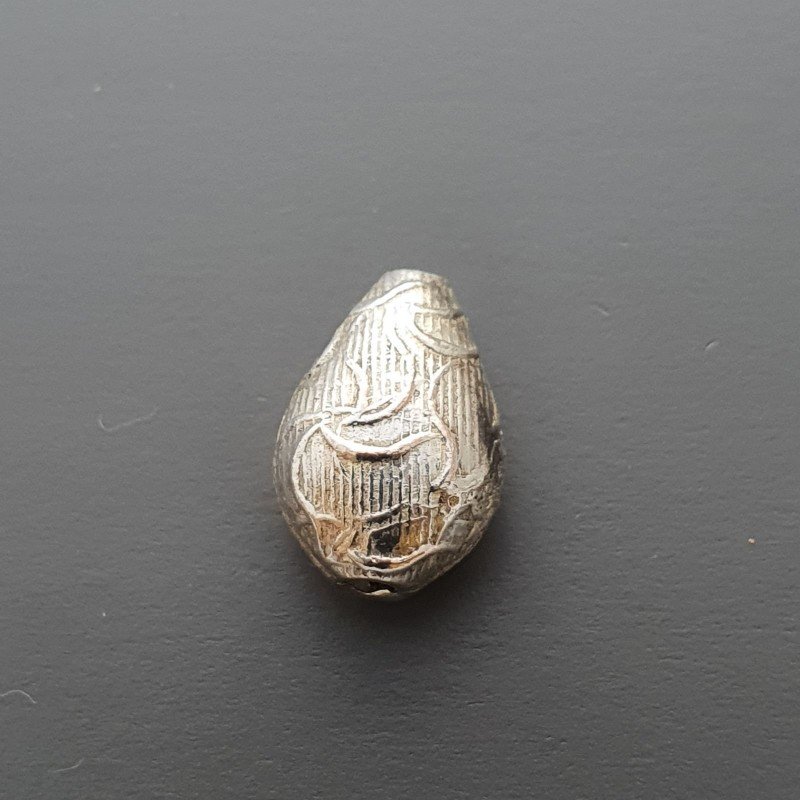 Distanziatore In Ottone Forma Gocce Lavorato Antico Tribal 09X13mm-Argentato 1pz