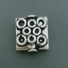 Distanziatore In Ottone Forma Quadrata Piatto Lavorato Filigrana Ethnico Ossidato 12X14mm-Argentato 1pz