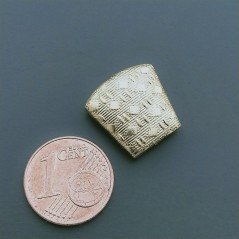 Distanziatore In Ottone Forma Trapezio Lavorato Antico Tribal 12-15x15mm-Dorato 1pz