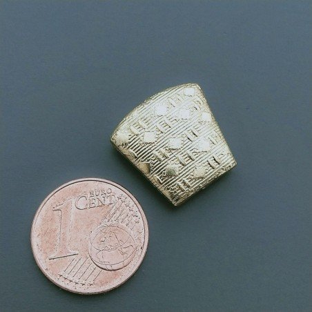 Distanziatore In Ottone Forma Trapezio Lavorato Antico Tribal 12-15x15mm-Dorato 1pz