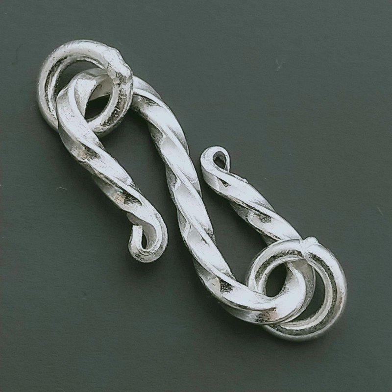Chiusura In Ottone Forma S Martellato 23mm-Argentato 4pz