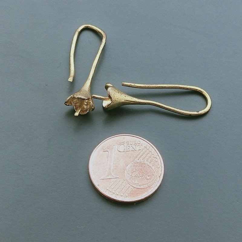 Base Per Orecchini In Ottone A Monachella Mezzo Foro 25mm Con Coppetta 06mm-Dorato 1 paio Base Per Orecchini In Ottone A Monachella Mezzo Foro 25mm Con Coppetta 06mm-Dorato 1 paio