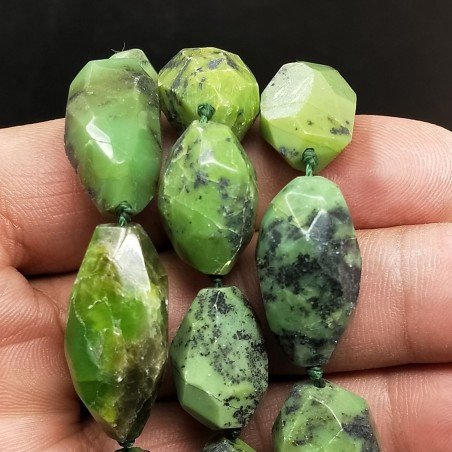 Opale verde sassi grezzi irregolari