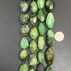 Opale verde sassi grezzi irregolari
