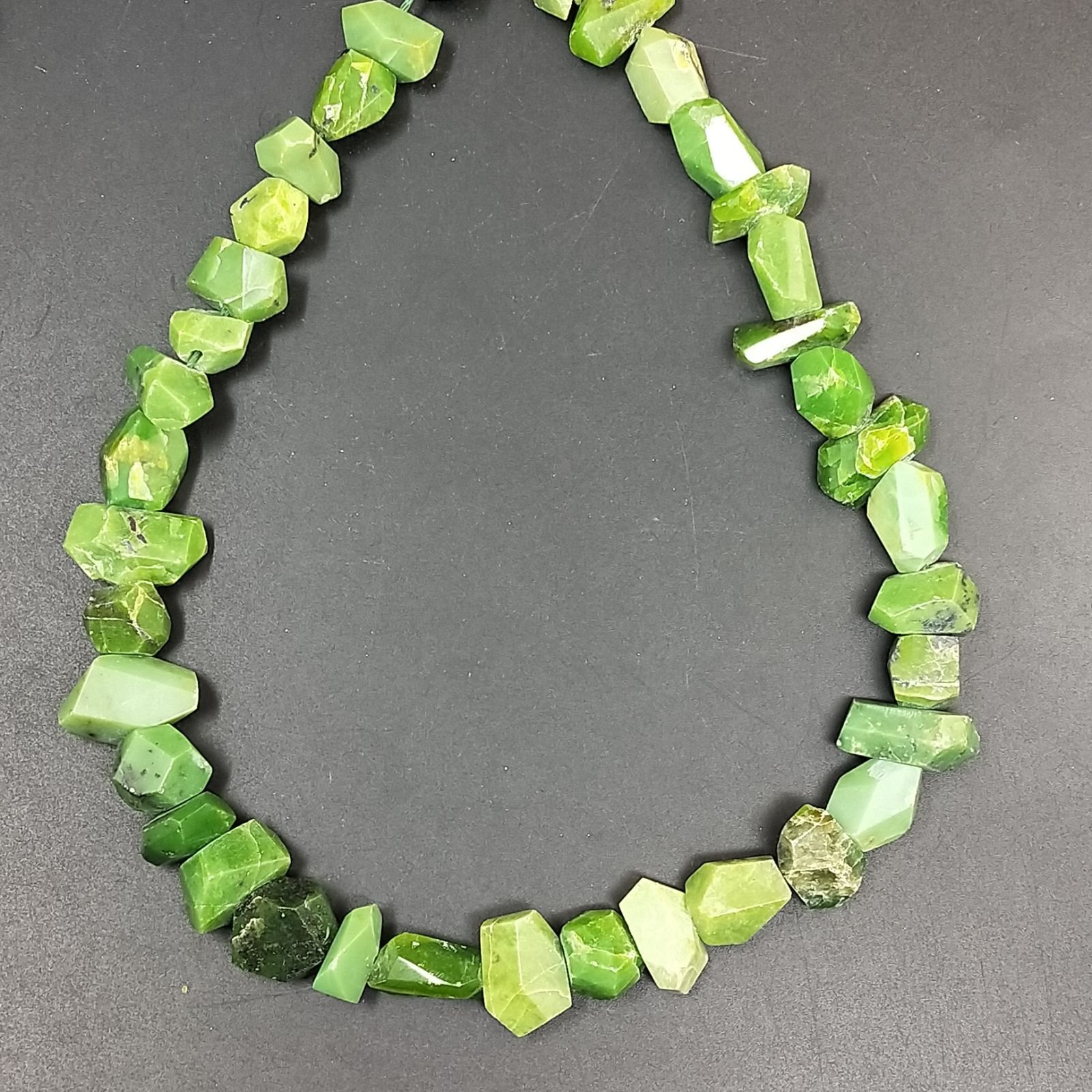 Opale verde sassi grezzi irregolari chips