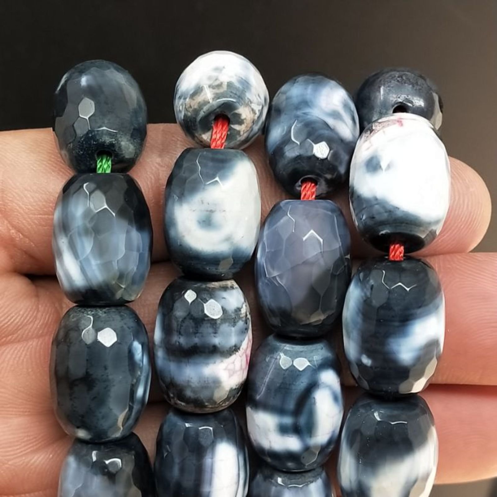 Agata Brasiliana Bianco Nero Striata Perline Forma Barilotto Sfaccettato 12x16mm