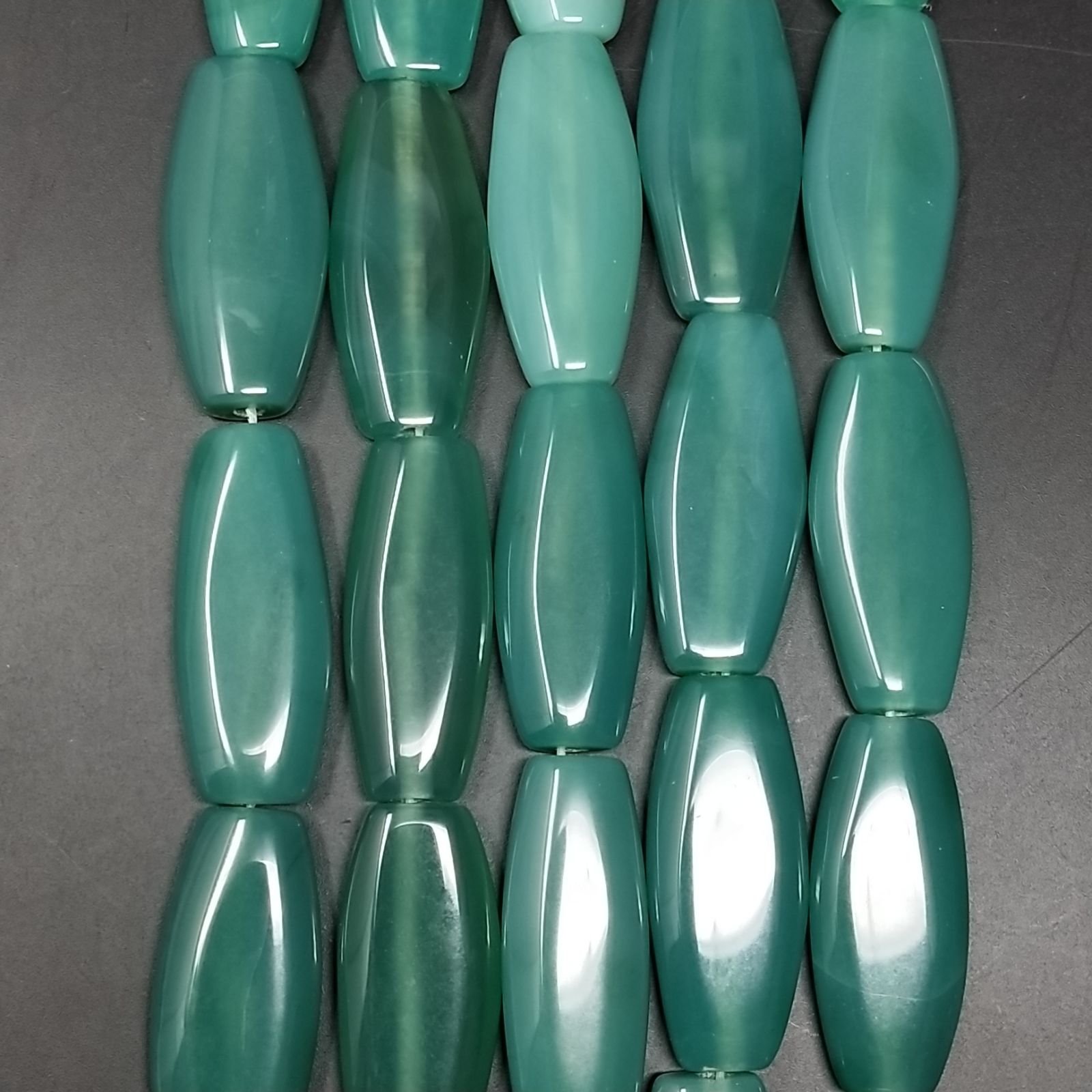 Agata Verde Scuro in Perline Forma Ovale Piatto Liscio Foro Passante 12X30mm