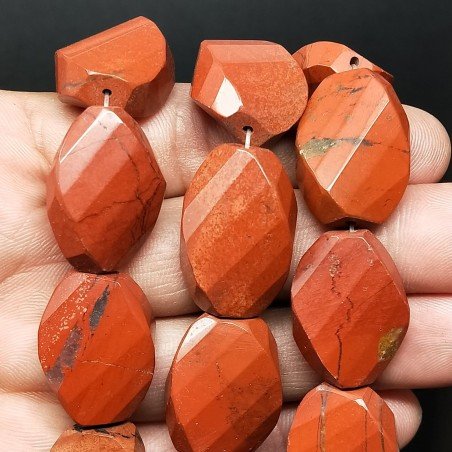 Diaspro Rosso in Perline Forma Ovale Elicoidale Sfaccettato Foro Passante 18X25mm