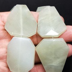 Giada naturale sassi piatti sfaccettati
