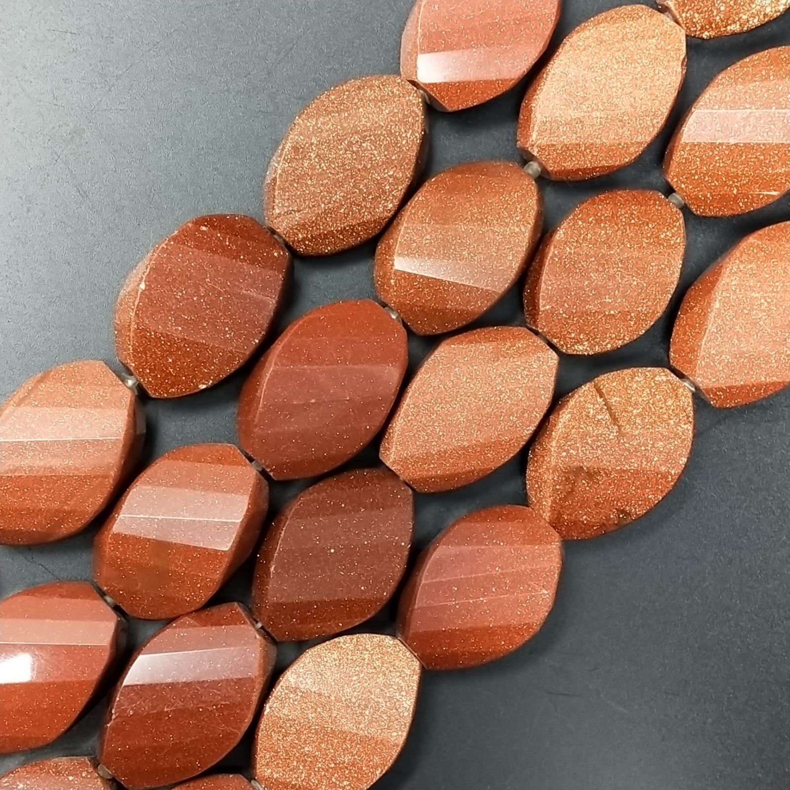 Pasta di Pietra del Sole in Perline Forma Twist Sfaccettato Foro Passante 20X30mm