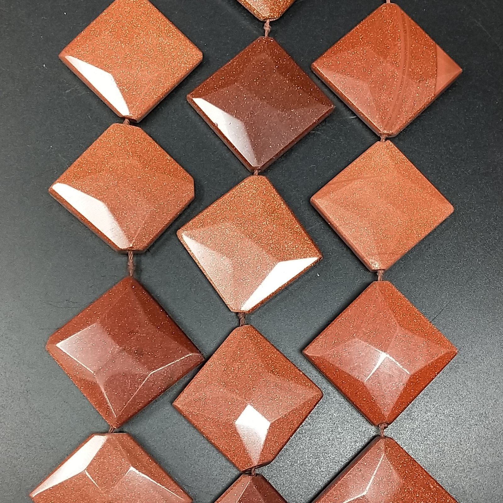 Pasta di Pietra del Sole in Perline Forma Rombo Piatto Sfaccettato Foro Diagonale 40mm