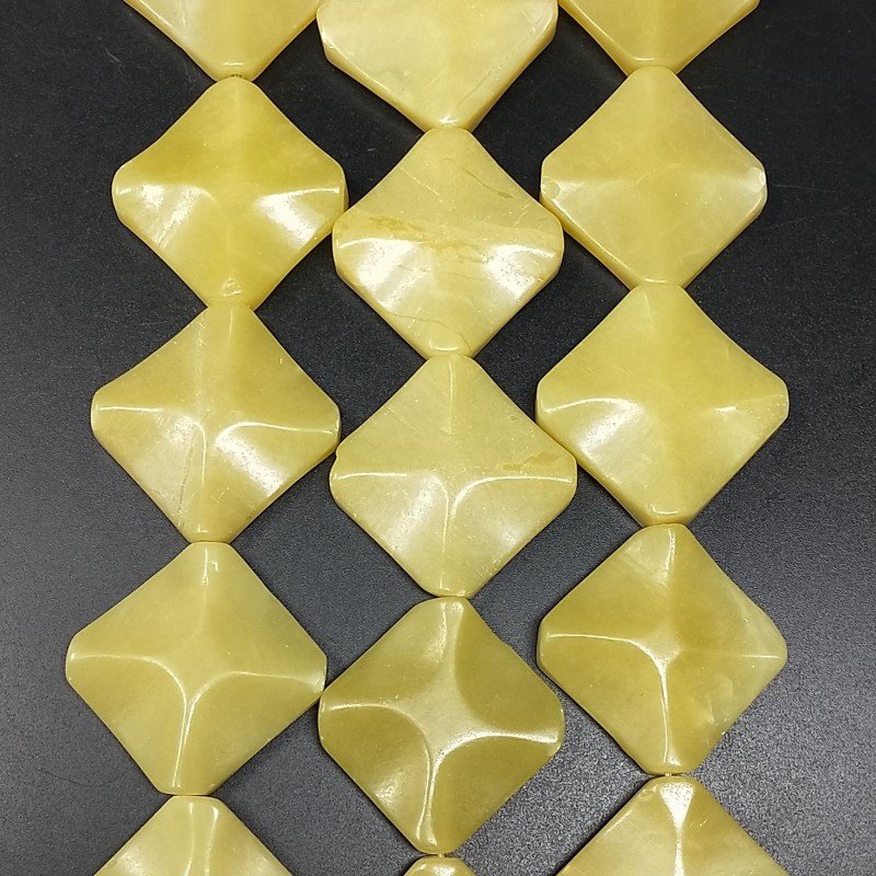 Giada Oliva Naturale in Perline Forma Rombo Piatto Liscio Lavorato Foro Diagonale 32mm