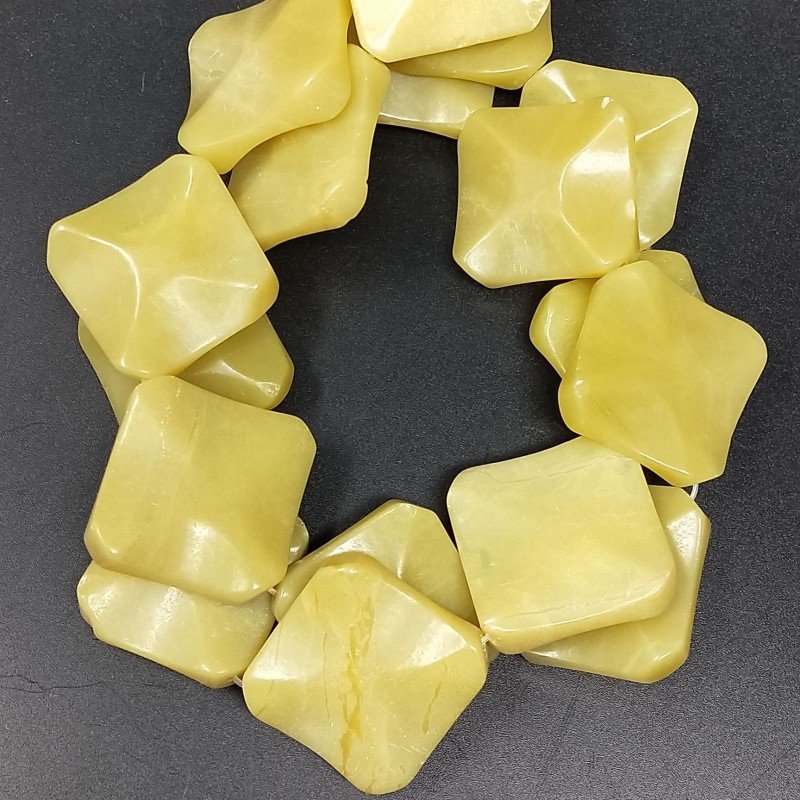 Giada Oliva Naturale in Perline Forma Rombo Piatto Liscio Lavorato Foro Diagonale 32mm