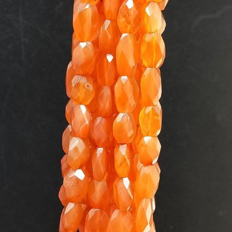 Corniola (A) Sassi Sfaccettati A Mano
