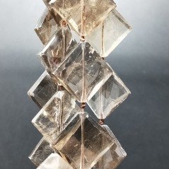 Quarzo Fume Naturale in Perline Forma Rombo Piatto Sfaccettato Foro Diagonale 27X24mm